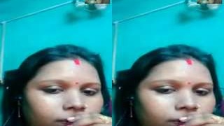 Indian wife displays her huge butt and vagina in exclusive video