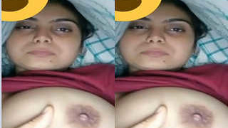 Amateur Indian girl flaunts her big boobs on Facebook