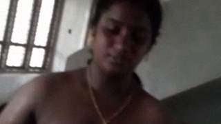 Kerala auntie goes nude in online video