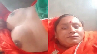Amateur bhabhi flaunts her big boobs and wet pussy in exclusive video