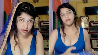 Aunty with big boobs has a live chat on the internet