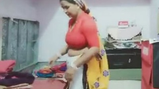 Aunty Sadaf's workout in a sexy dress will make you sweat