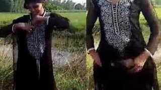Indian girl flaunts her big boobs and pussy in outdoor video