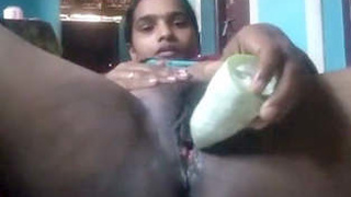 Bhabi with a cucumber: Indian porn video