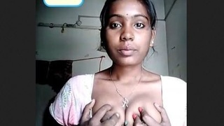 Desi Indian girl flaunts her big boobs in VK video