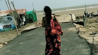 Indian bhabhi gets fucked on a beach by a stranger