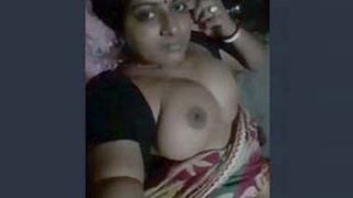 Indian boudi flaunts her big boobs and pussy in solo video