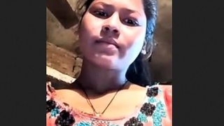 Beautiful Indian girl flaunts her breasts in a steamy video