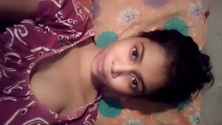 Beautiful Indian girl flaunts her cute breasts in a steamy video