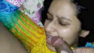 Desi babe gives a mind-blowing blowjob in HD