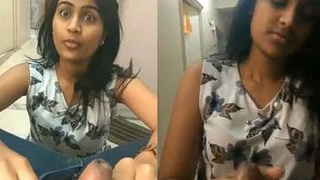 Prajakta from Mumbai performs a steamy blowjob