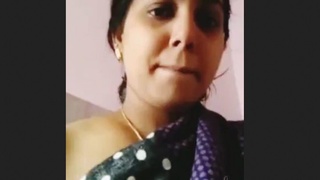 Cheating bhabhi makes video for her lover