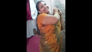 Anjali Mallu auntie in sari seductively undresses for her lover