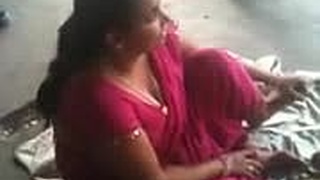 Busty Indian mom discusses sex and acclimatization in a frank and uncensored video