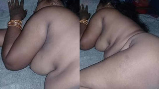 Tamil aunty's booty gets a second showing