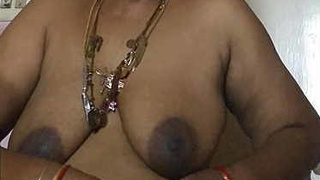 Mature Tamil aunty's big boobs get worshipped in explicit video