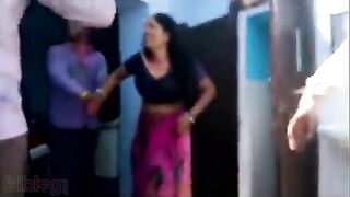 Indian bhabhi's seduction in blue film video