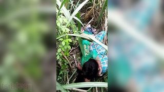 Indian couple has sex on a grassy field in Dehati