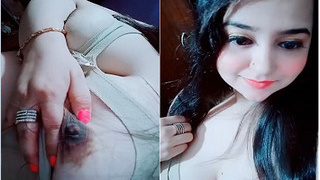 Amateur Indian college student flaunts her big boobs in exclusive video