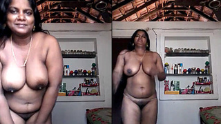 Big-boobed Tamil wife flaunts her body in steamy video