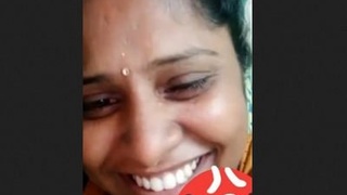 Attractive Indian bhabhi flaunts her big boobs in a steamy video