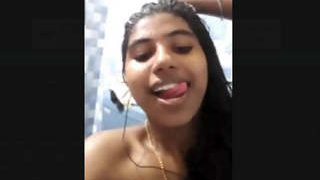 Tamil babe soaps up and gets naughty in the tub