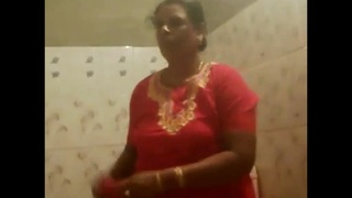 Mallu aunty's nude bath and dress change in hidden camera video
