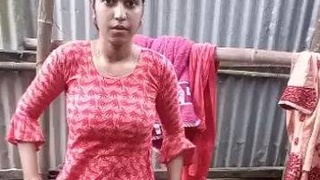 Nude Indian Girls in a Solo Video