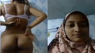 Desi college girl flaunts her big boobs and gets fucked