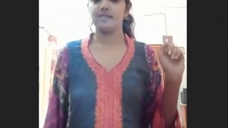 Desi girl flaunts her beauty in a steamy video
