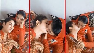 Desi sisters indulge in steamy lesbian sex on TikTok