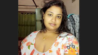 Cute BBW bhabhi reveals her big boobs in the shower