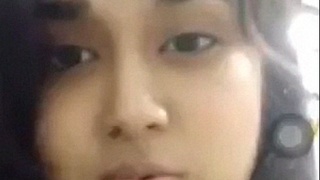 Indian girl's nude selfies leaked online