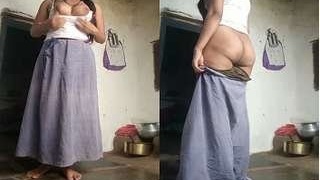 Bhabhi big boobs and pussy on display