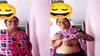 Mature Dehati bhabhi flaunts her big boobs and sexy pussy in UK