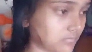 Nude Indian babe takes off her sari and poses naked