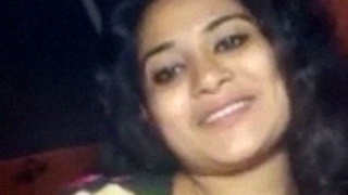 Malayali auntie flaunts her boobs in music video call
