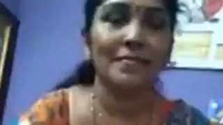 Mallu auntie from Kerala flaunts her nude body in a solo video