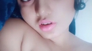 Indian girl Raagini flaunts her body in a nude selfie