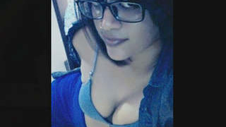 Indian girl's selfie obsession leads to missed opportunity