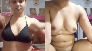 Indian village girl flaunts her big boobs and sexy pussy in live cam show