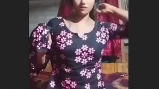 Bangladeshi amateur girl pleasures herself with her fingers