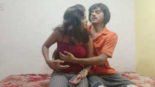 Desi college student's romantic encounter in hotel