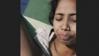 Indian girl gives a blowjob in a hot video