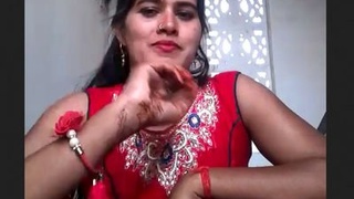 Watch a Desi bhabi's sexy pussy in action