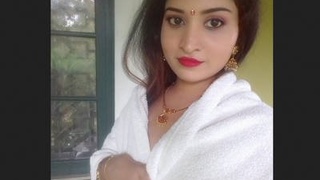 Desi model with nice boobs gets naughty