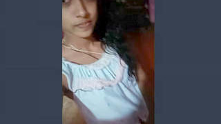 Indian babe records her sexy selfies for all to see