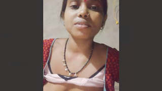 Indian village bhabhi squeezes her boobs in a steamy video