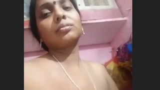Horny Bhabhi's Fingering Session in HD Video