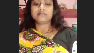 Stunning bhabhi films a video for her partner